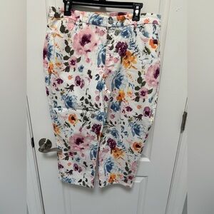 Chico’s So Slimming Floral Print Cropped Capris, 4 pockets, Size 14, Excellent